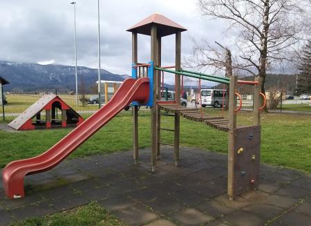 Popravilo igral pri OŠ Cerknica 05 Foto Boštjan Otoničar